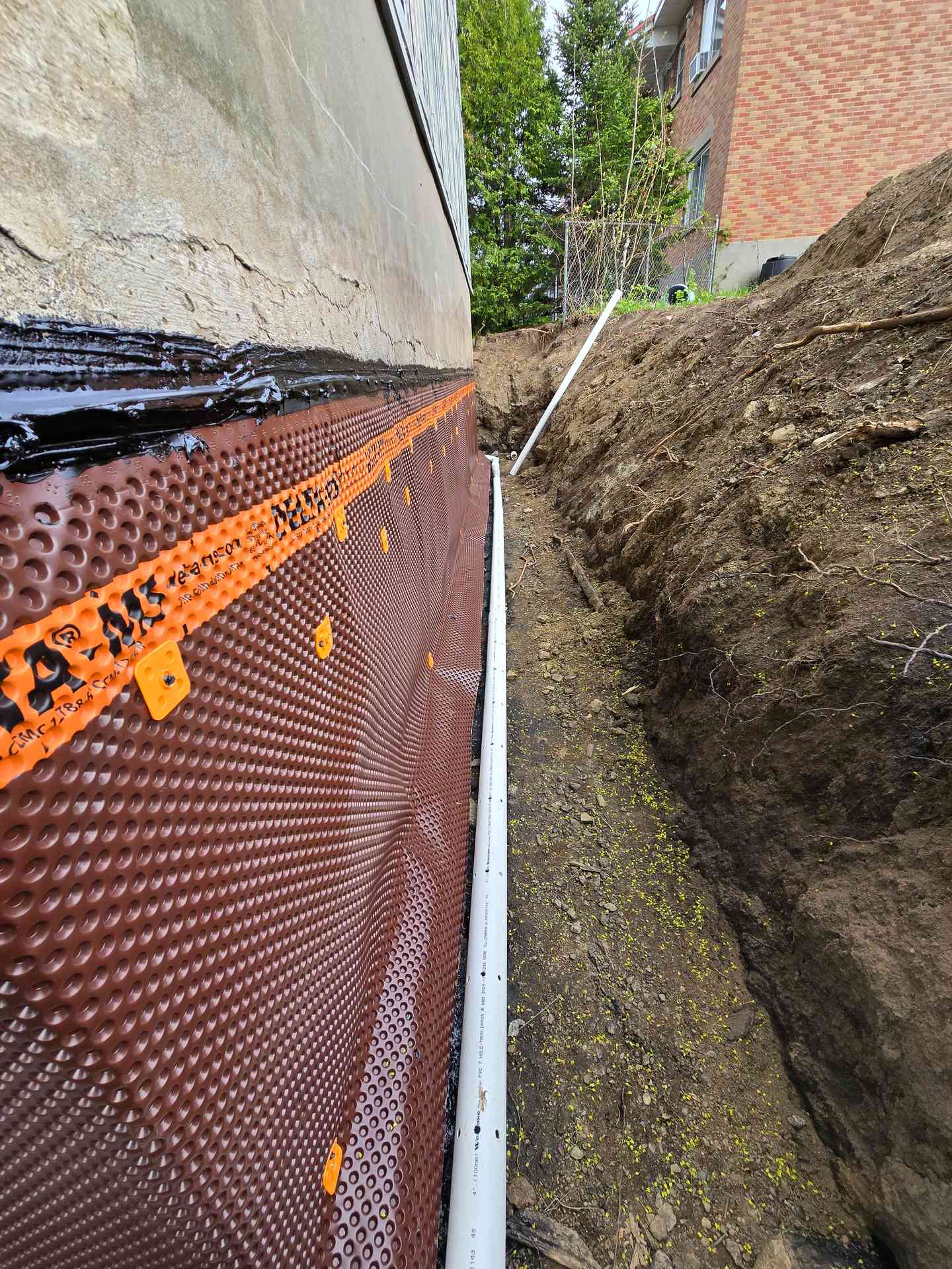 Quels sont les avantages de l’imperméabilisation et des drains français?